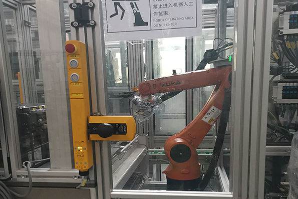 KUKA工業機器人搬運